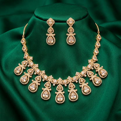 Victoria I Golden Necklace Set