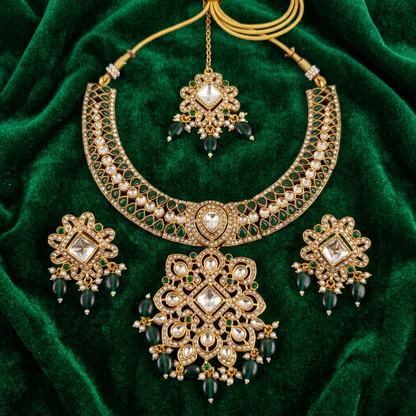 KABERI HEER-E-NOOR SET( highlighting the central stone)
