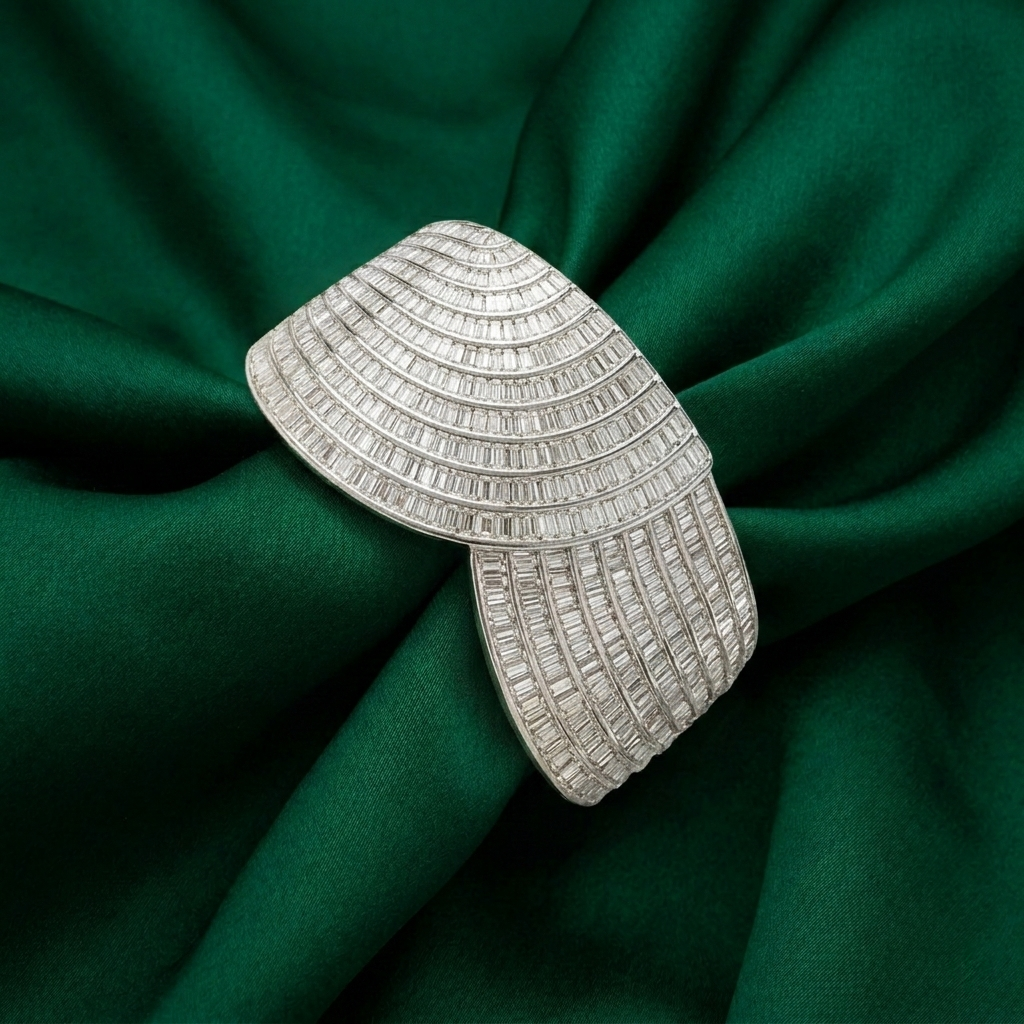 Kaberi Auralis Cuff – A Statement of Radiant Luxury